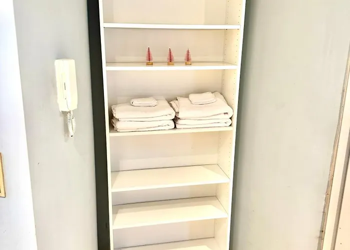 Beautiful 2 Bedroom Familiar Luxury Apartment