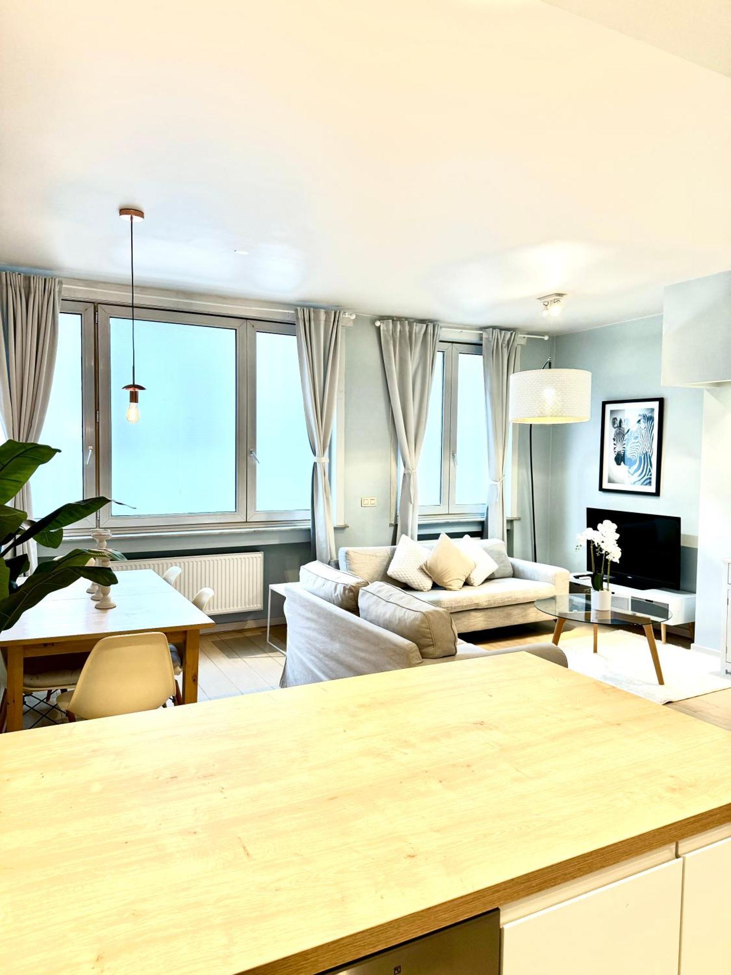 Beautiful 2 Bedroom Familiar Luxury Apartment Brussels
