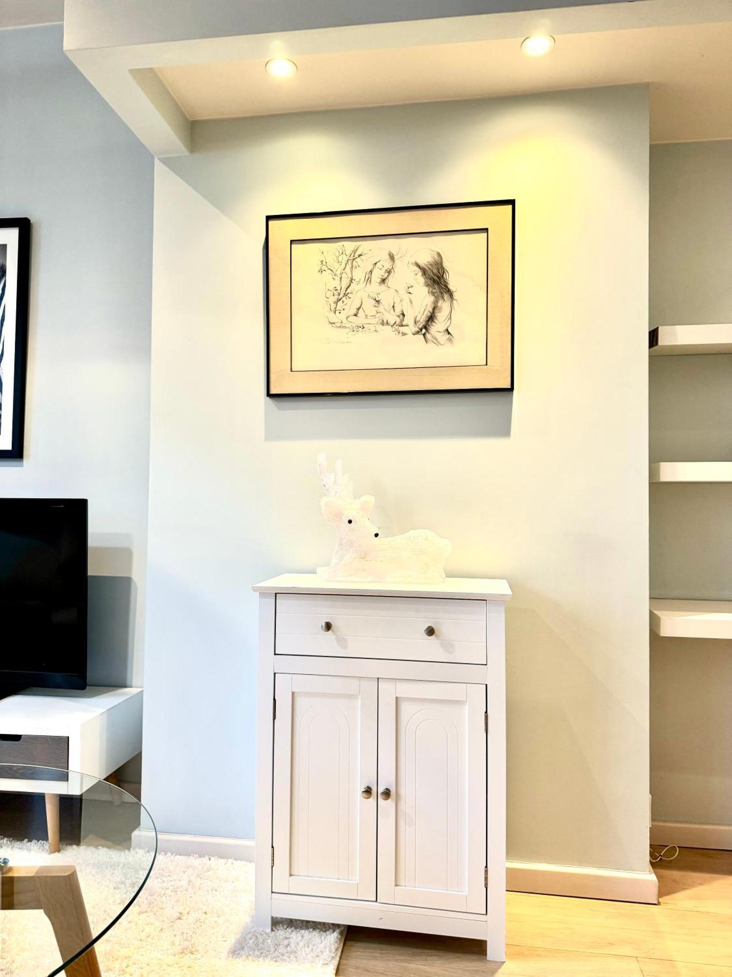 Beautiful 2 Bedroom Familiar Luxury Appartamento